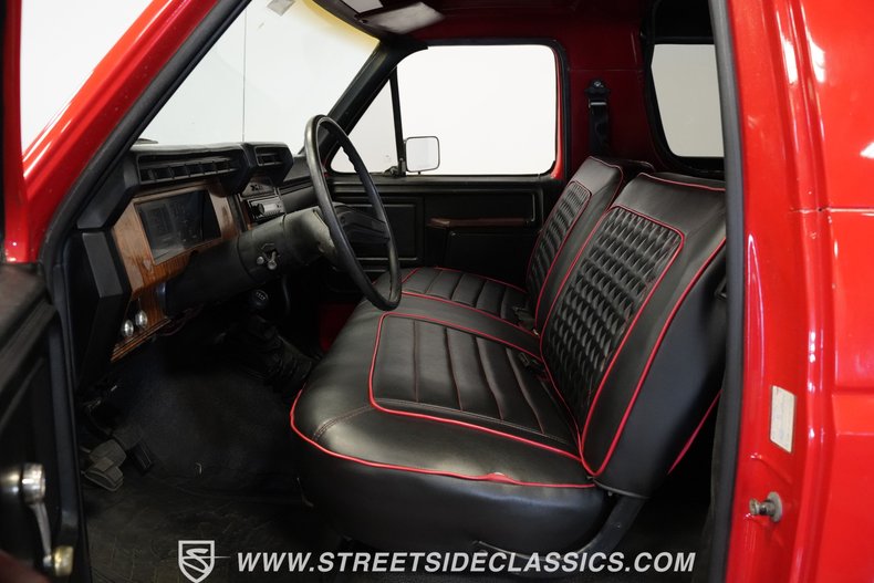 Ford-Bronco-1985-Red-Black-1