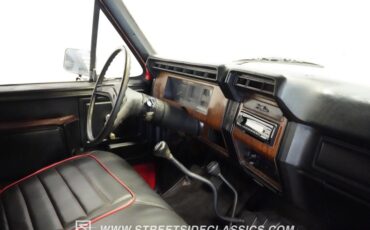 Ford-Bronco-1985-Red-Black-10