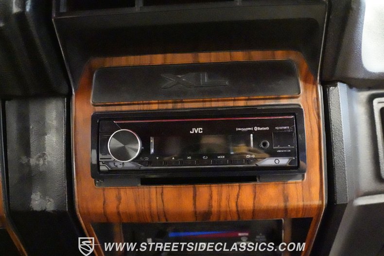 Ford-Bronco-1985-Red-Black-11