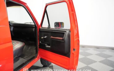 Ford-Bronco-1985-Red-Black-12