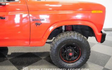 Ford-Bronco-1985-Red-Black-13