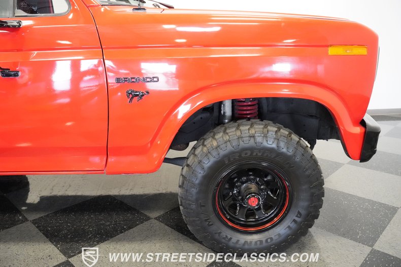 Ford-Bronco-1985-Red-Black-13