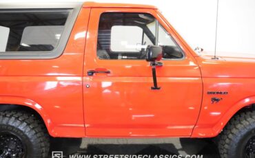 Ford-Bronco-1985-Red-Black-14