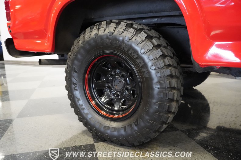Ford-Bronco-1985-Red-Black-16