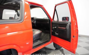 Ford-Bronco-1985-Red-Black-17