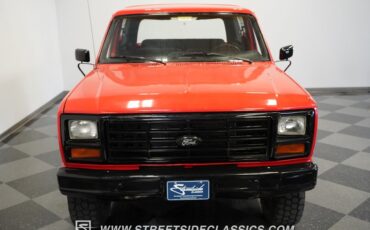 Ford-Bronco-1985-Red-Black-19