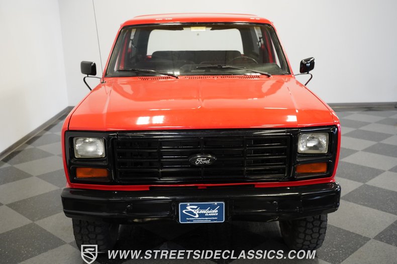 Ford-Bronco-1985-Red-Black-19