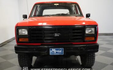 Ford-Bronco-1985-Red-Black-20