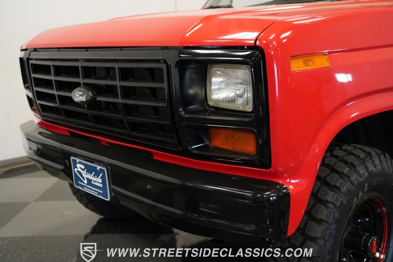 Ford-Bronco-1985-Red-Black-21