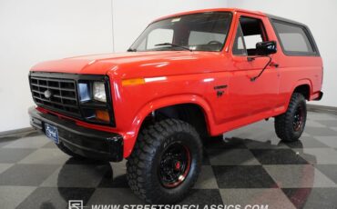Ford-Bronco-1985-Red-Black-22