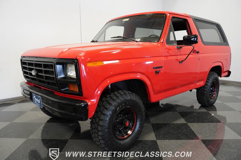 Ford-Bronco-1985-Red-Black-22