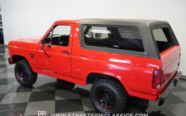 Ford-Bronco-1985-Red-Black-26