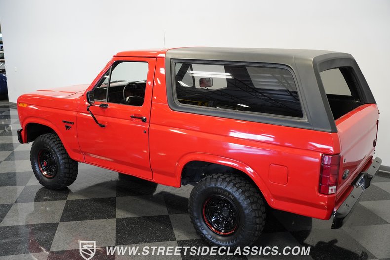 Ford-Bronco-1985-Red-Black-26