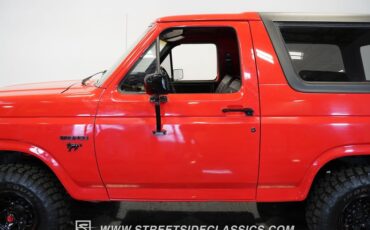 Ford-Bronco-1985-Red-Black-29
