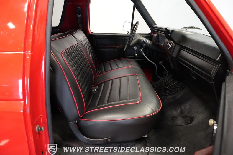 Ford-Bronco-1985-Red-Black-3