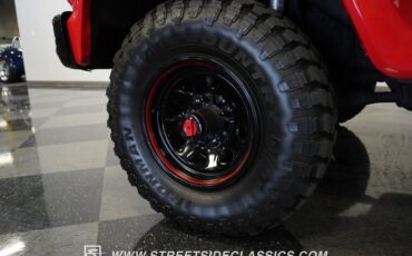 Ford-Bronco-1985-Red-Black-31