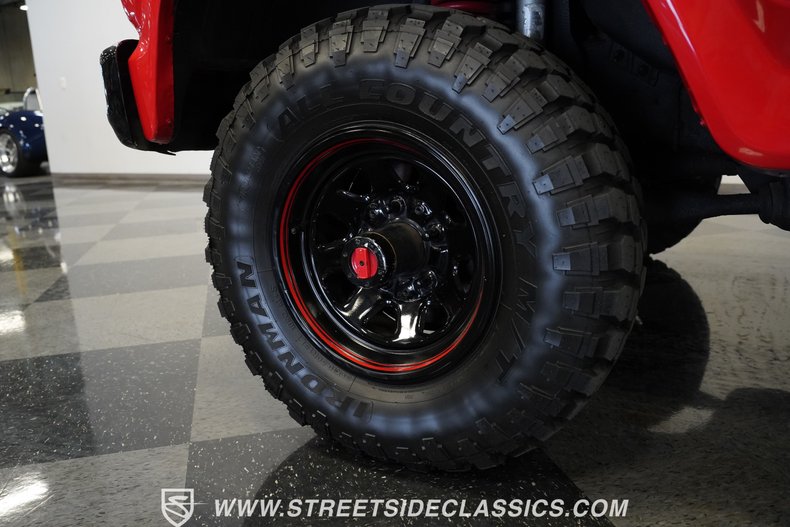 Ford-Bronco-1985-Red-Black-31