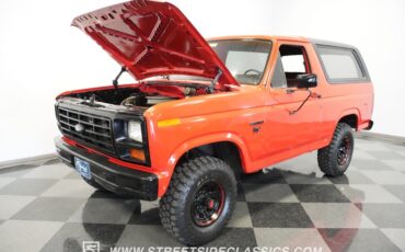 Ford-Bronco-1985-Red-Black-32
