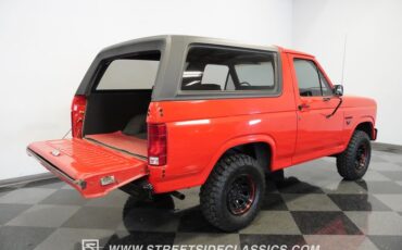 Ford-Bronco-1985-Red-Black-35