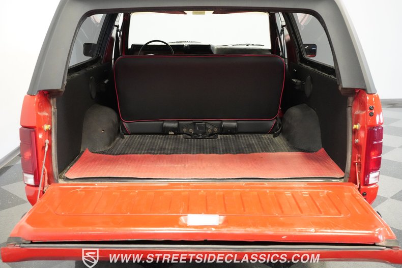 Ford-Bronco-1985-Red-Black-36