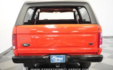 Ford-Bronco-1985-Red-Black-40