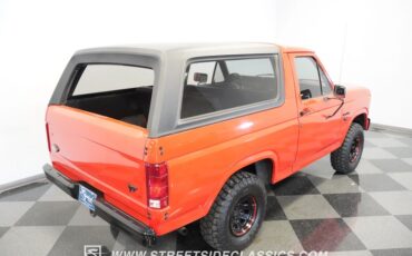 Ford-Bronco-1985-Red-Black-43