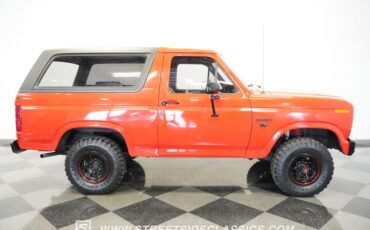Ford-Bronco-1985-Red-Black-44