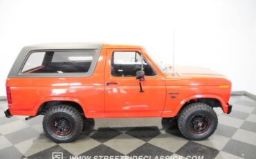 Ford-Bronco-1985-Red-Black-45