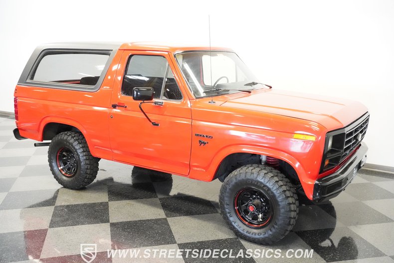 Ford-Bronco-1985-Red-Black-46