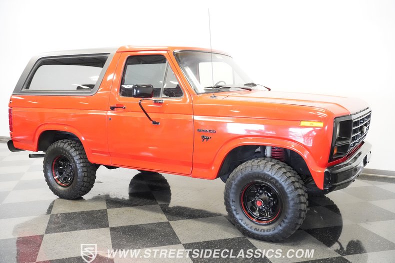 Ford-Bronco-1985-Red-Black-47