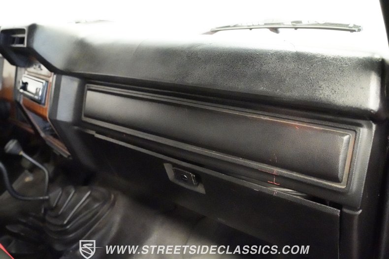Ford-Bronco-1985-Red-Black-7