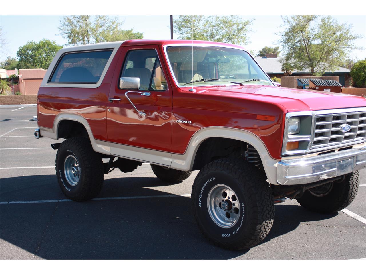 Ford-Bronco-1985-Red-and-Tan-Tan-2