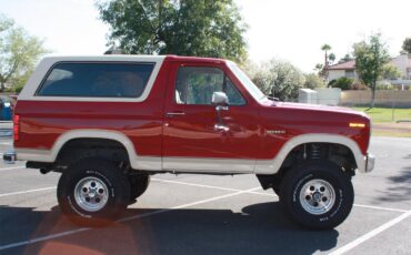 Ford-Bronco-1985-Red-and-Tan-Tan-24