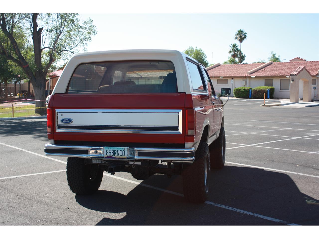 Ford-Bronco-1985-Red-and-Tan-Tan-25