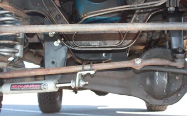 Ford-Bronco-1985-Red-and-Tan-Tan-27