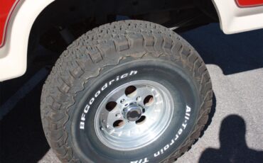 Ford-Bronco-1985-Red-and-Tan-Tan-29
