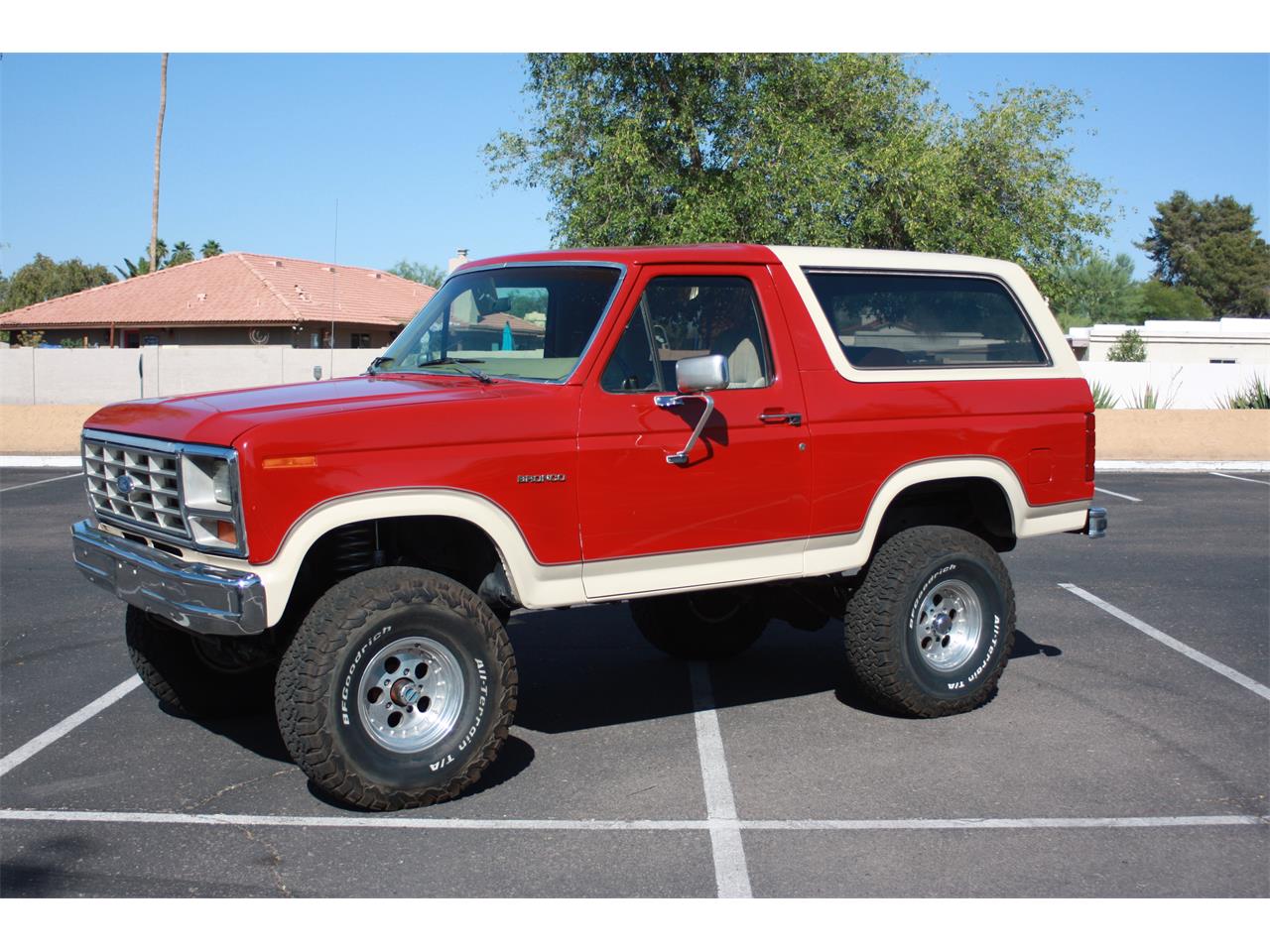 Ford-Bronco-1985-Red-and-Tan-Tan-31