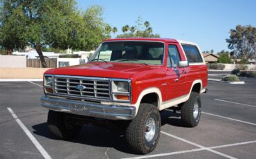 Ford-Bronco-1985-Red-and-Tan-Tan