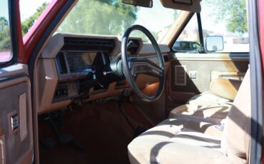 Ford-Bronco-1985-Red-and-Tan-Tan-4
