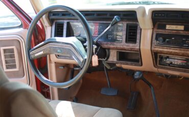 Ford-Bronco-1985-Red-and-Tan-Tan-8