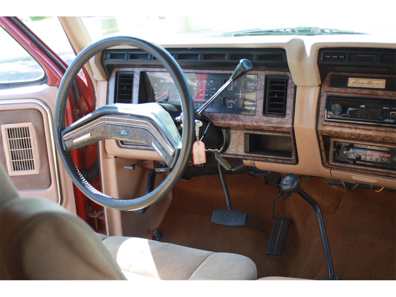Ford-Bronco-1985-Red-and-Tan-Tan-8