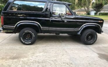 Ford-Bronco-1986-Black-10
