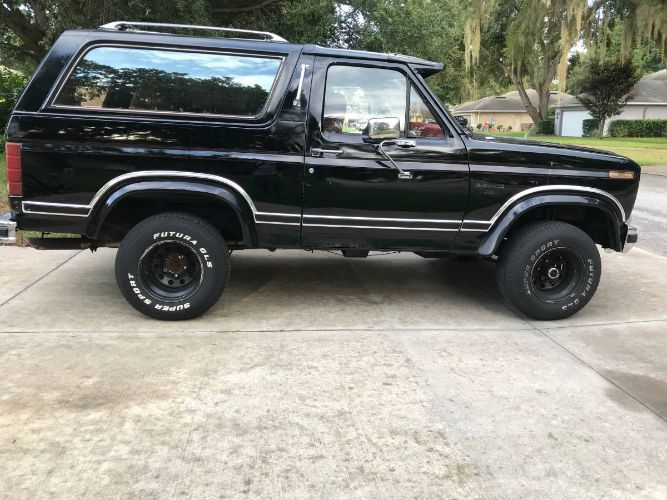 Ford-Bronco-1986-Black-10