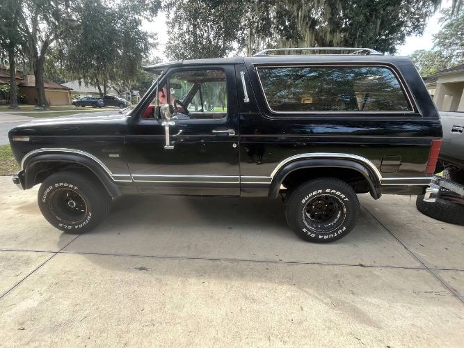 Ford-Bronco-1986-Black-14
