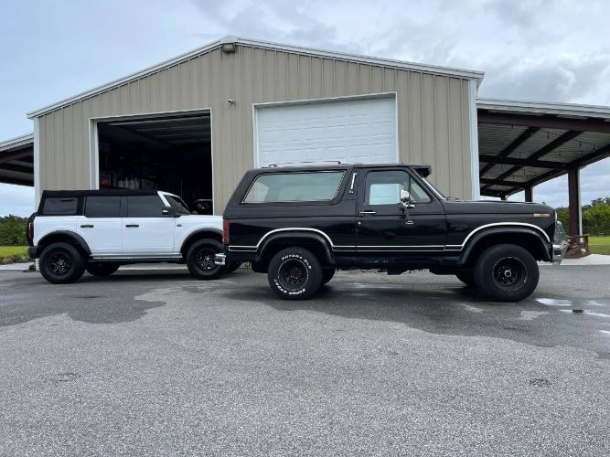 Ford-Bronco-1986-Black-7