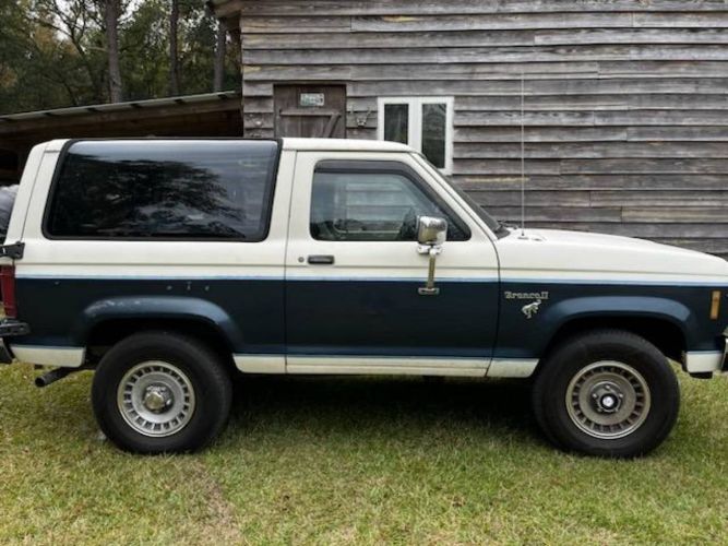 Ford-Bronco-1986-Custom-8