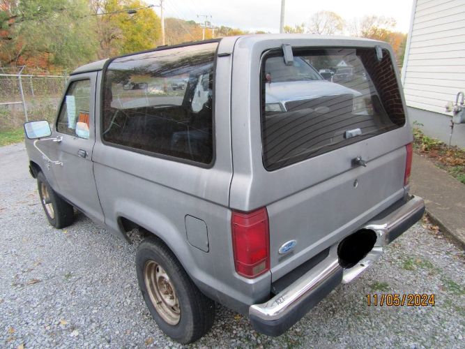 Ford-Bronco-1986-Silver-1