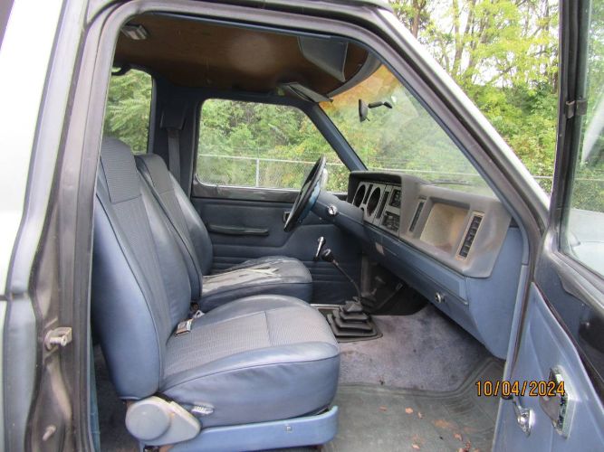 Ford-Bronco-1986-Silver-13