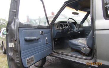 Ford-Bronco-1986-Silver-14