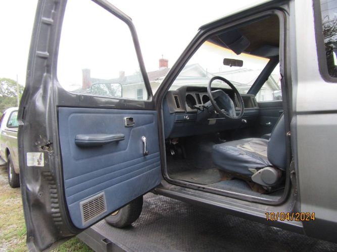 Ford-Bronco-1986-Silver-14